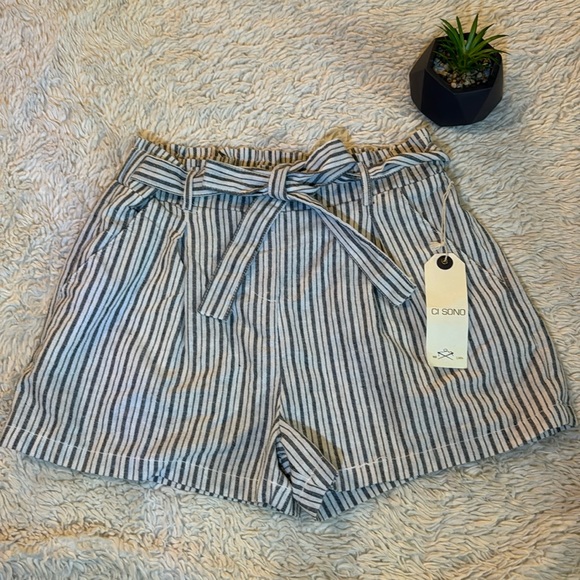 NWT Ci Sono Charcoal/White Striped Shorts Paperbag Waist Elastic size M - Picture 1 of 10